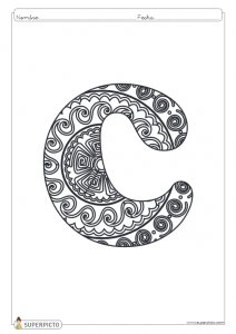 Mandala para colorear letra C lista